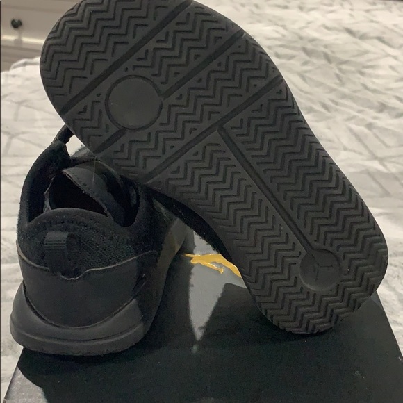 Jordan Sneakers Excellent Condition - Picture 5 of 6